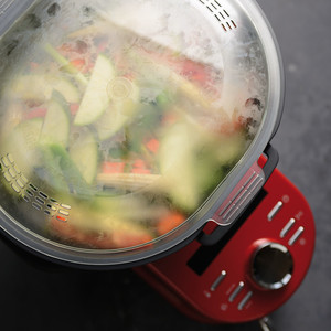 Příprava zeleniny na páře ve varném robotu KitchenAid